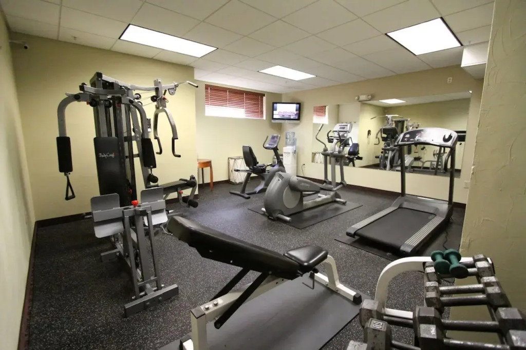 Best Western PLUS Hannaford Inn & Suites