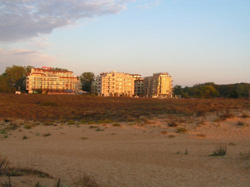 Golden Dunes Primorsko Apartments