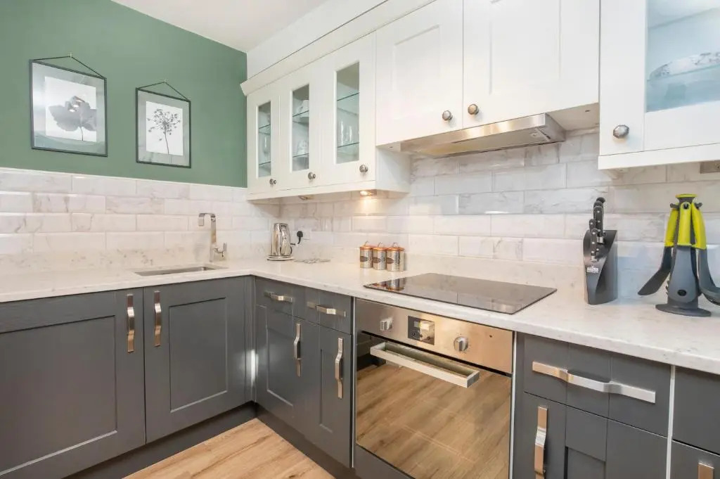 8 Blue Bridge- Elegant and Luxurious 1 Bedroom Apt- Free Parking