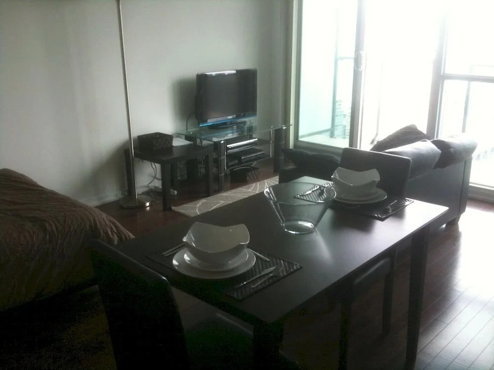 Toronto Suite Rentals - Maple Leaf Sq