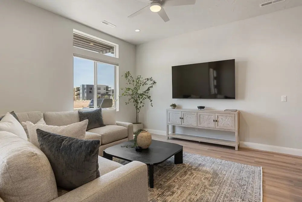 The Crash Pad 5 Bedroom Townhouse