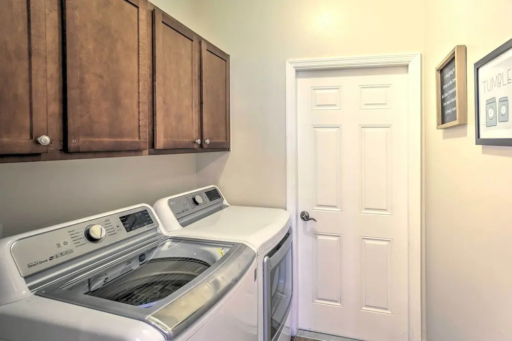 Waterfront Pool & Spa: Relaxing Cape Coral Retreat
