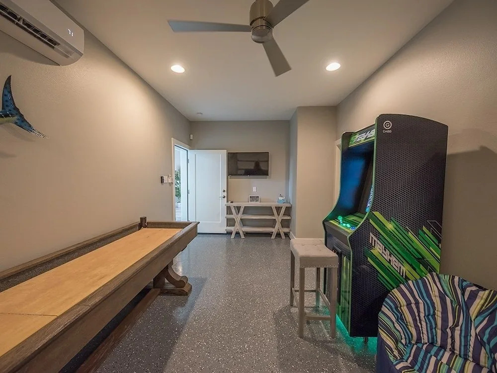 All Decked Out - 5 Br Home