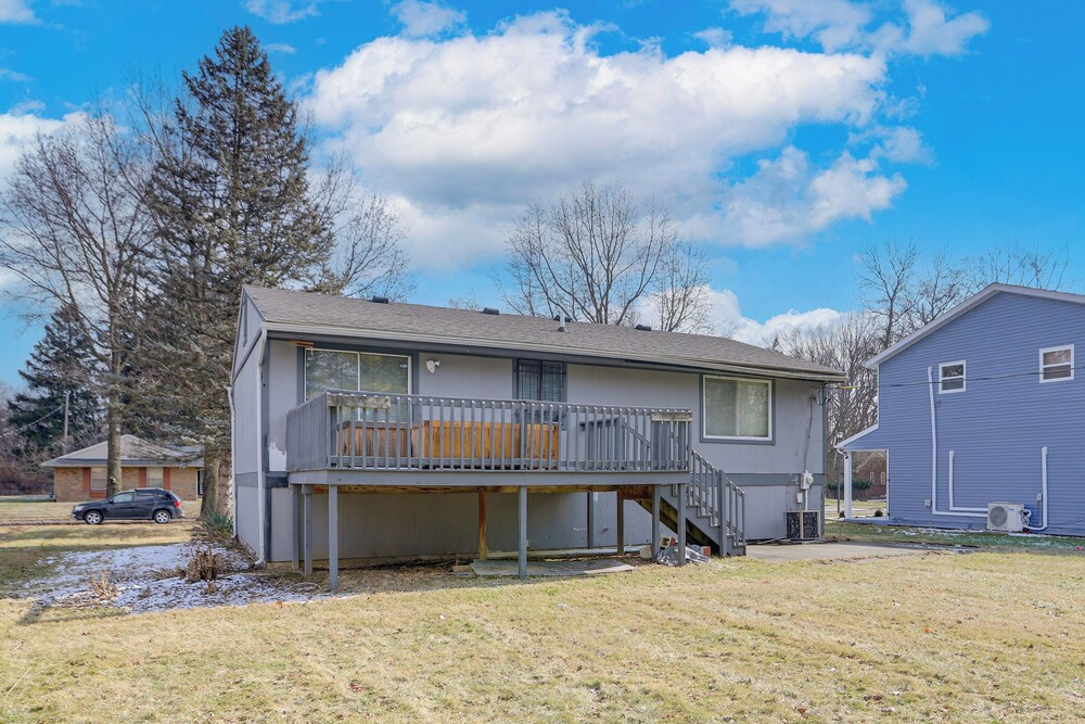 6 Mi to Dtwn Toledo! Family-friendly Haven w/ Deck