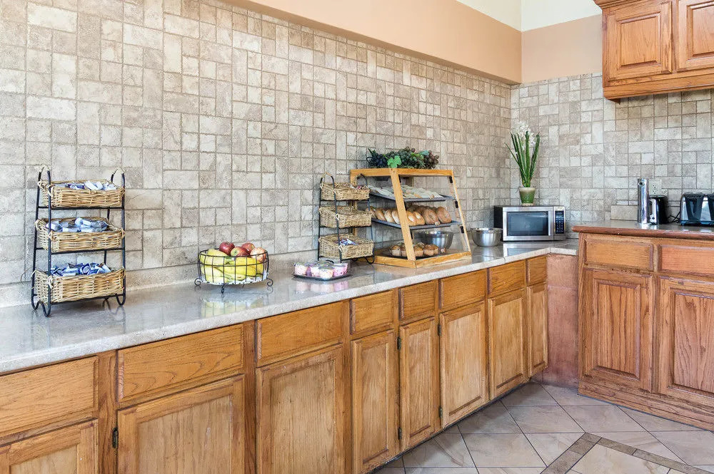 Econo Lodge Inn and Suites Arlington