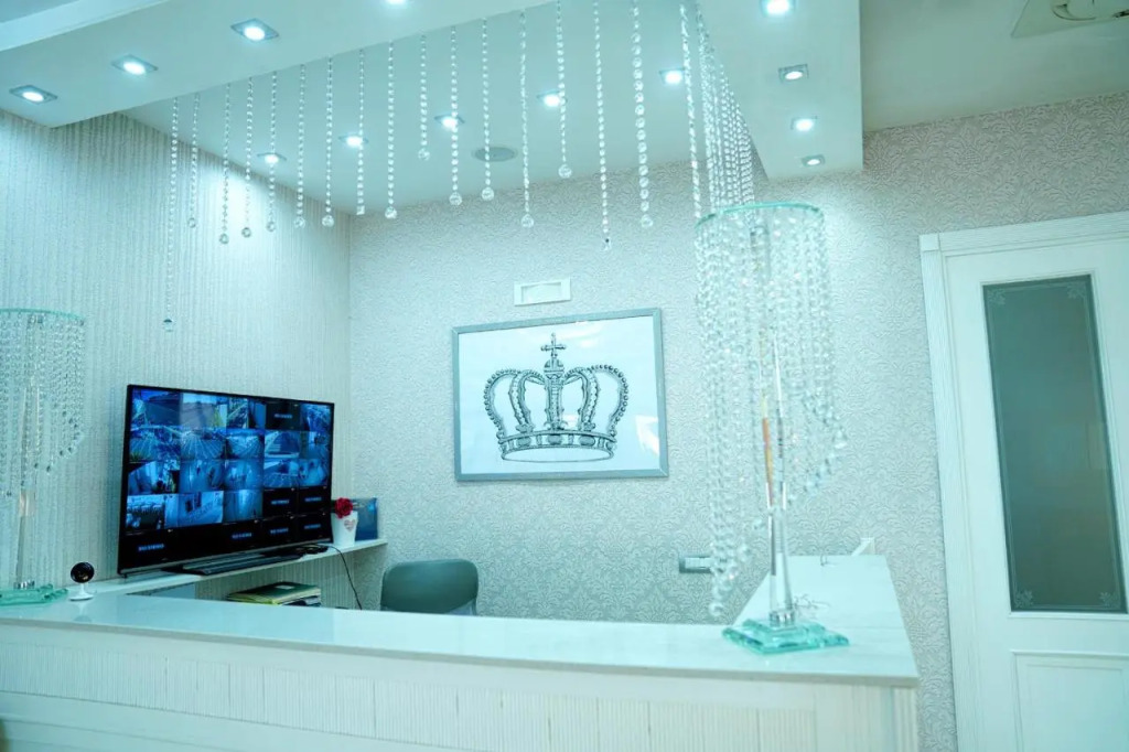 Bee Queen Hotel