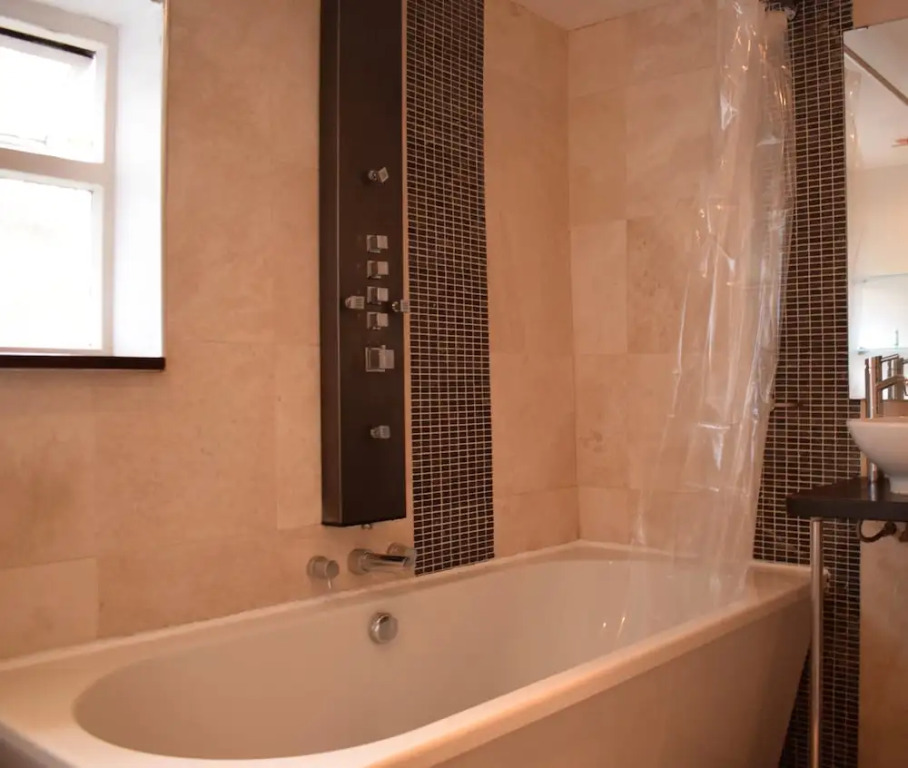 2 Bedroom Flat in Brockley With Garden