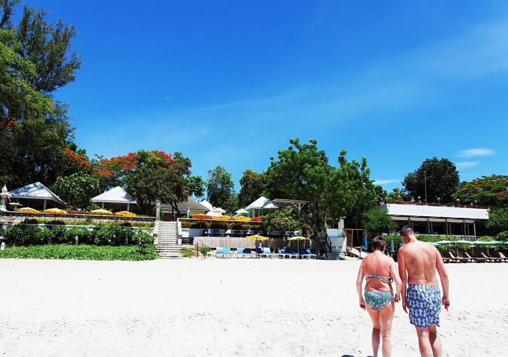 Baan Bayan Beachfront Hotel