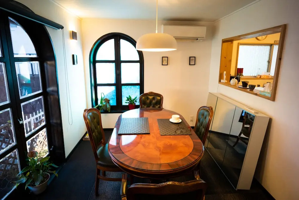 Jonni`s Place