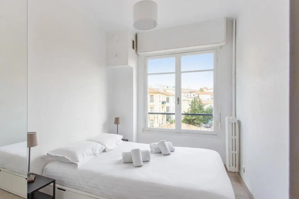 Modern and bright flat in a calm street close to Nice station - Welkeys