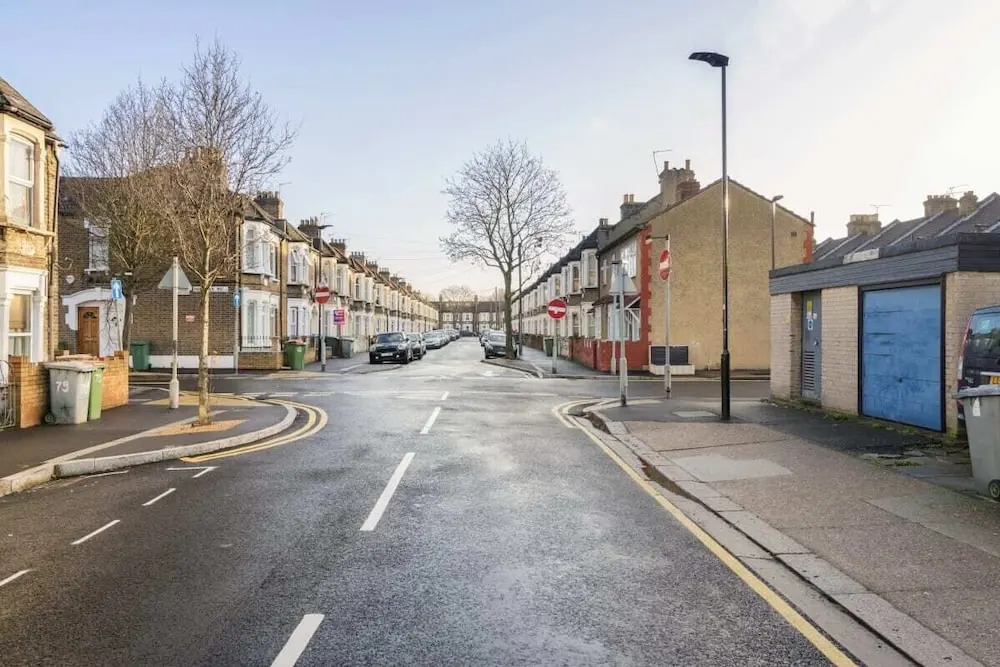 Bright & Cosy Two Bedroom Apt Close to Canning Town Tube