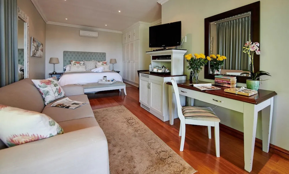 The Hamptons Guest House