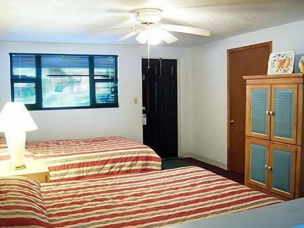 Lake Roy Beach Inn - Winter Haven