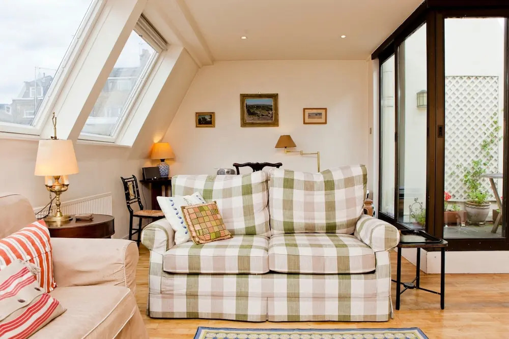 Beautiful 2 Bed home in Kensington Mews