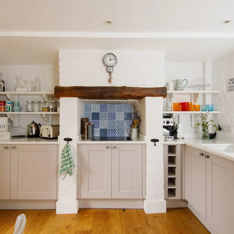 Country Cottage in Pretty Village Quay Views