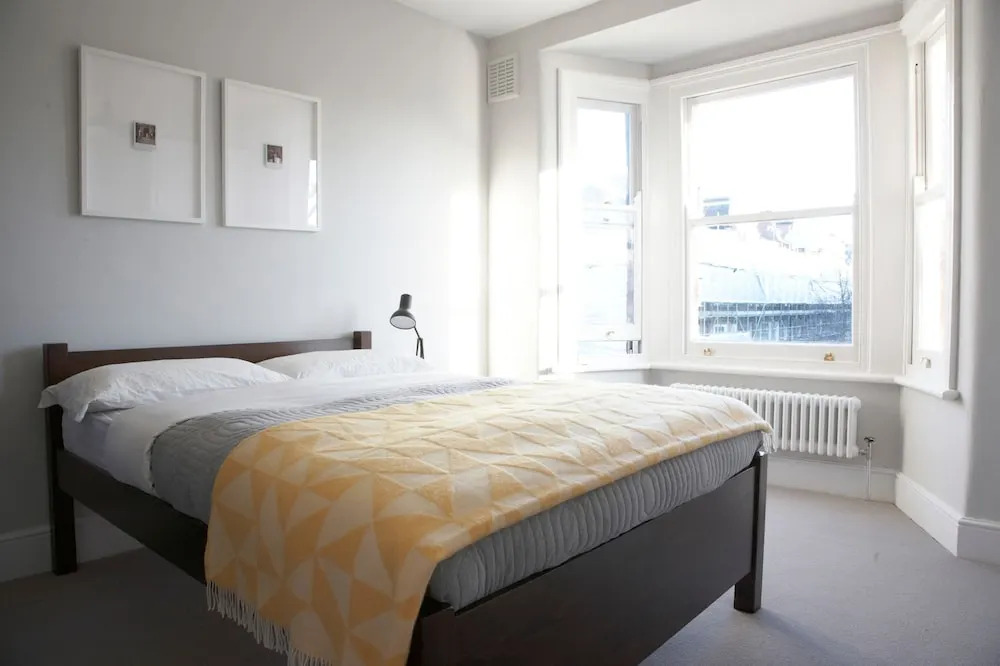 2 Bedroom Top Floor Apartment in Islington