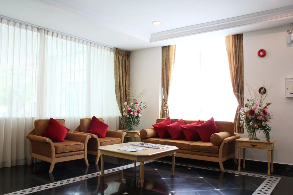 Romance Hotel Srinakarin