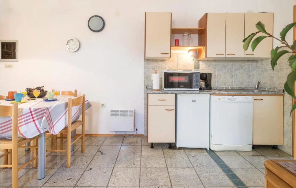 Apartment Brace Ilic III