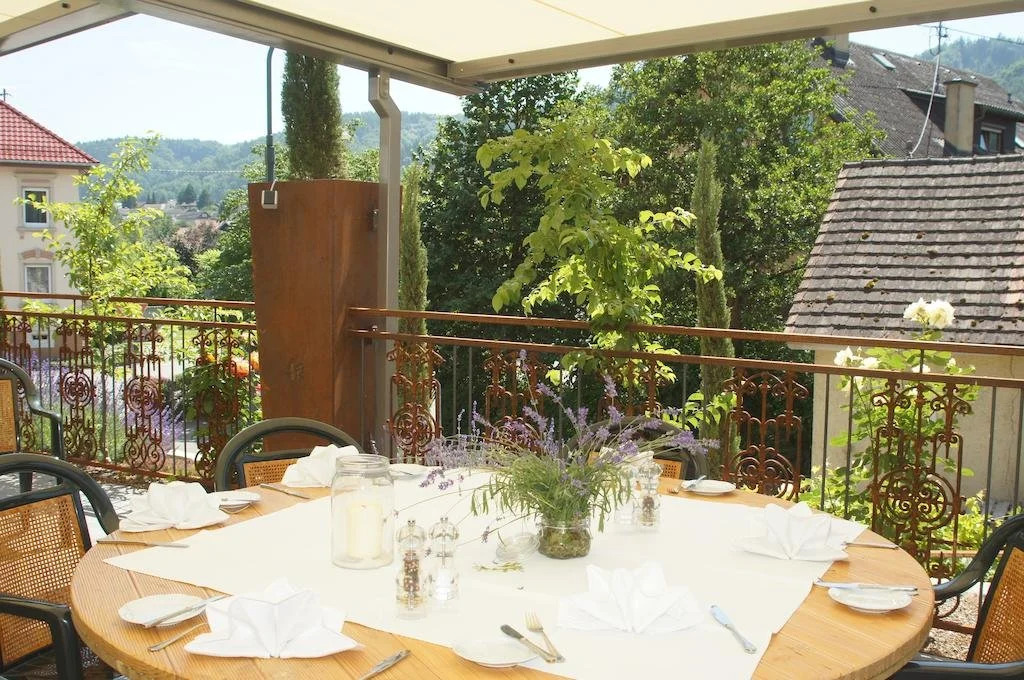 Gasthof zum Adler - Wahlwies-3 km z Bodensee Hotel geöffnet - Rest-Mo-Di-geschl