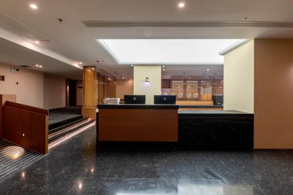 Yuezhi Light Hotel(Guangzhou Eastern Railway Station Yantang Metro Station Store)