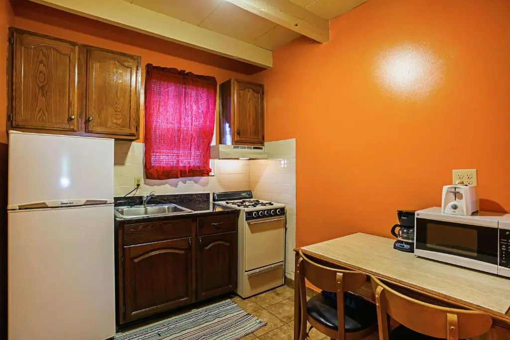 Americas Best Value Inn & Suites