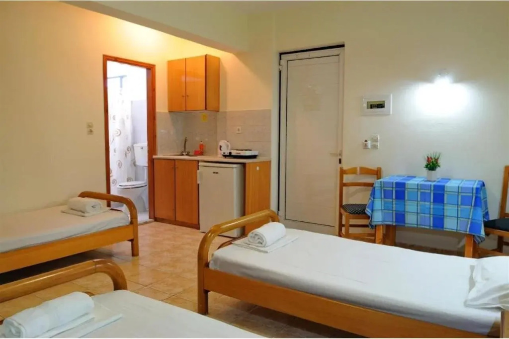 Nikos 2 Studios & Apartments