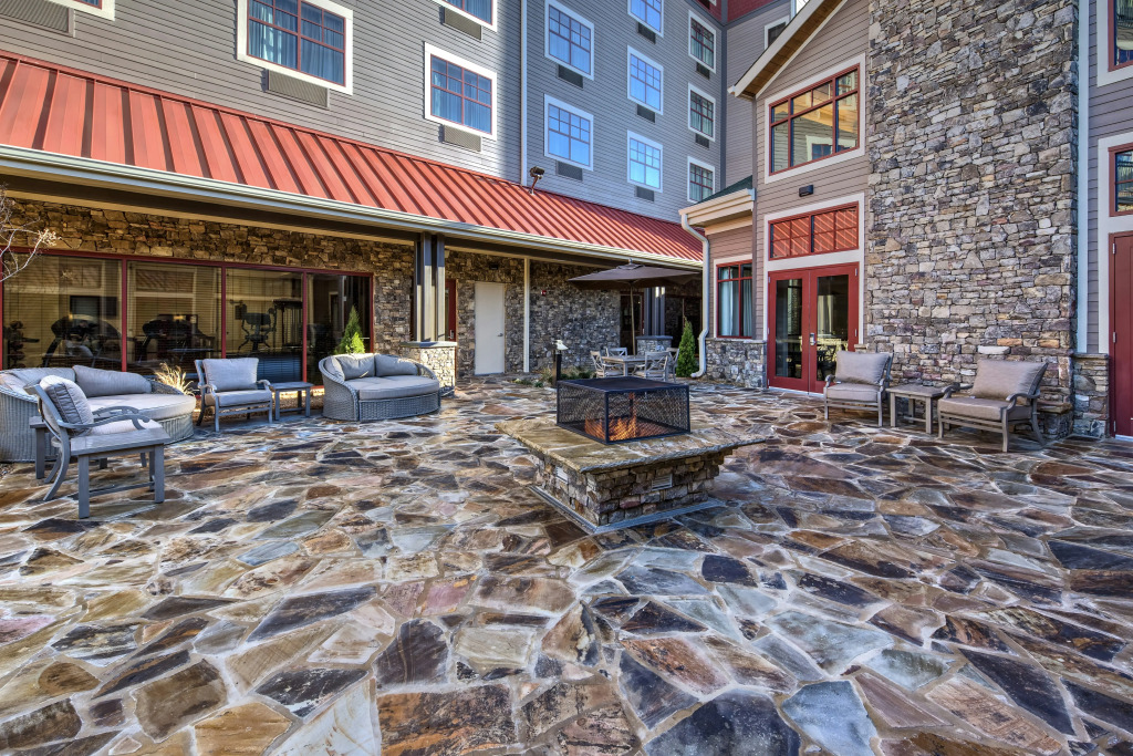 Black Fox Lodge Pigeon Forge, Tapestry Collection by Hilton