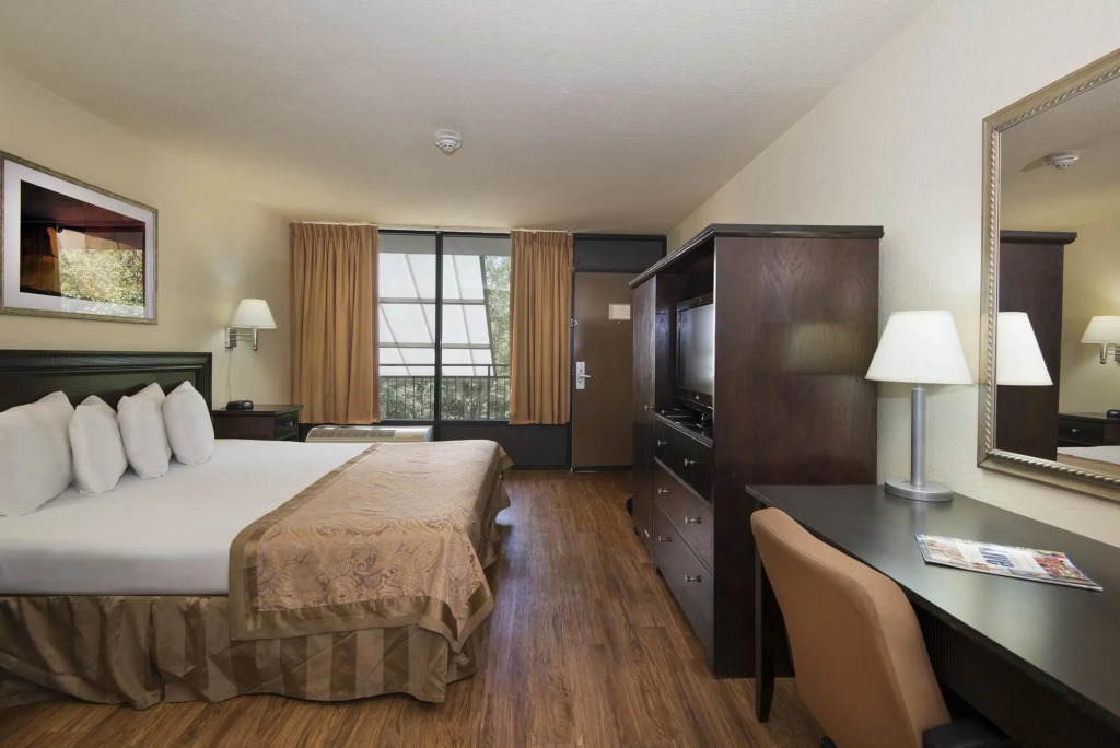 Markham House Suites