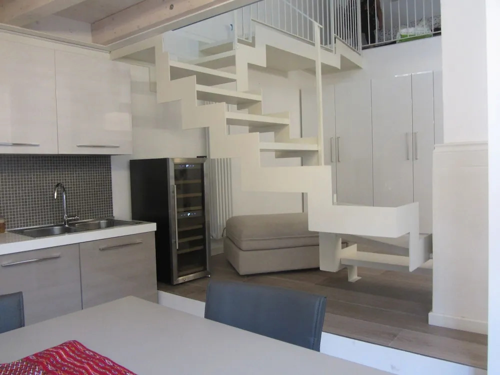 Garibaldi Luxury Home - Royal Solution