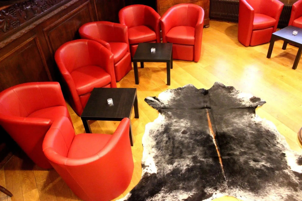 A la Maison Rouge Hôtel & Restaurant