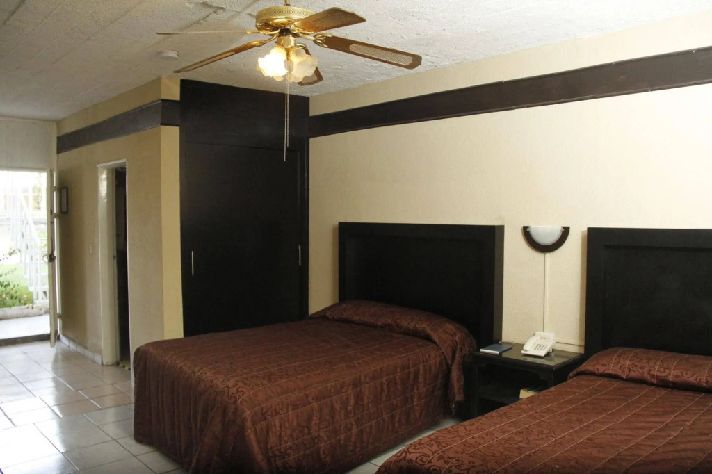 Hotel del Alba Inn & Suites