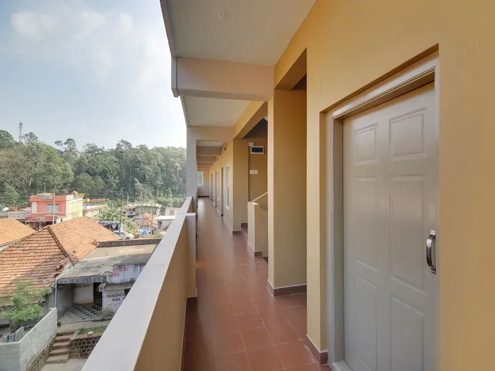 OYO 26718 The Mayura Residency