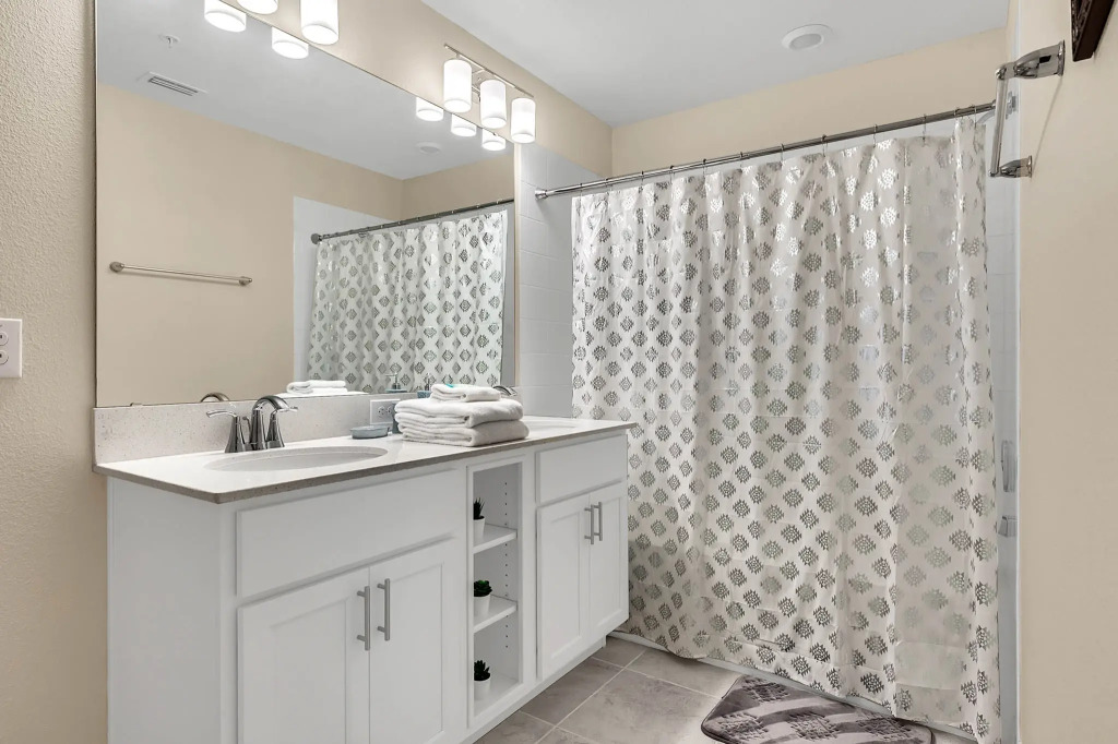 2 Bedrooms / 2 Bathrooms / Storey Lake (4731-304 CT), Kissimmee , US