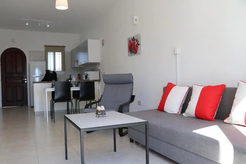 Cyking 2 bed Apartment with pool & 10 min to beach