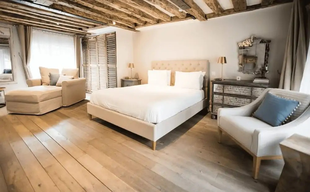 Classy Bourgeois Chic 2 Bedroom Apt in Le Marais