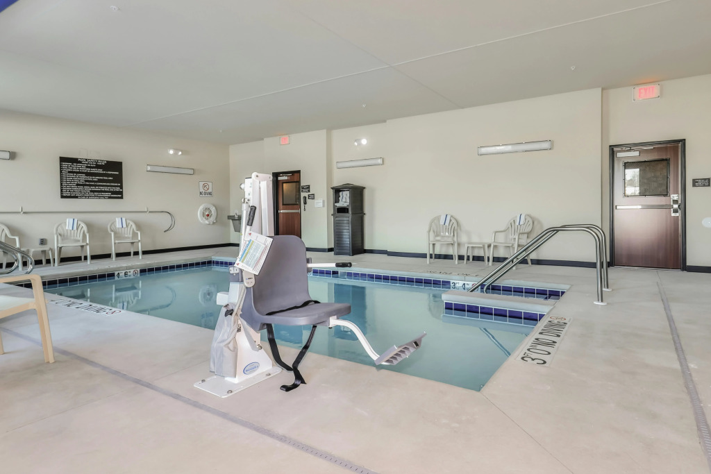 Cobblestone Hotel & Suites - Rhinelander