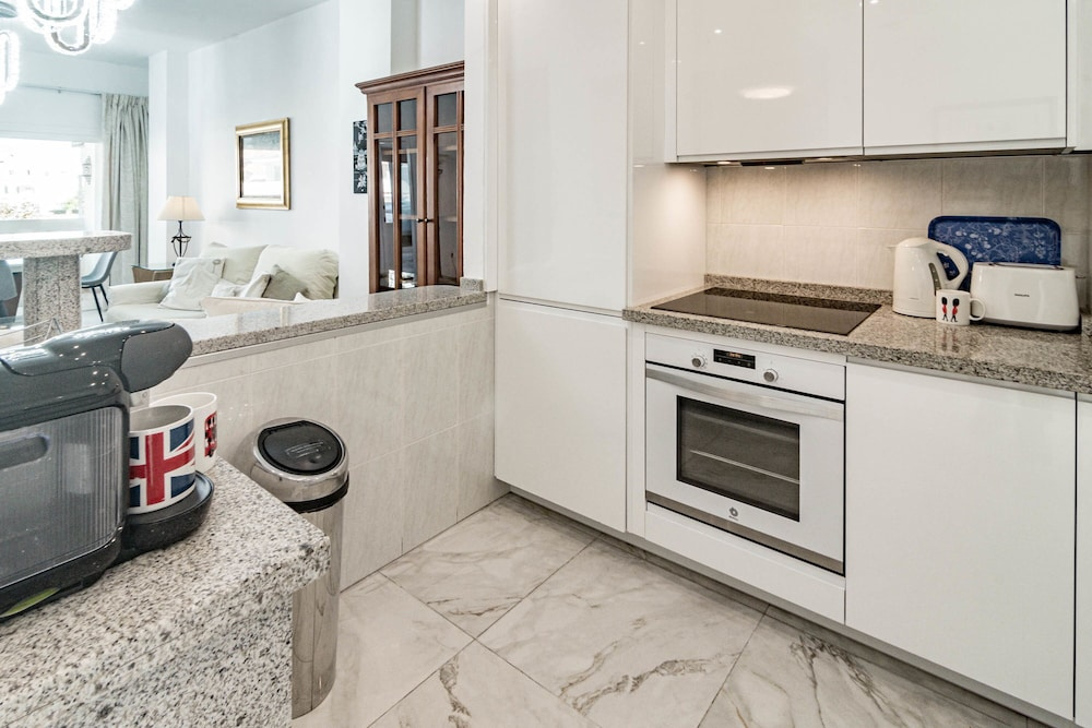 Rg325 - Great 2 Bed Apt, Close to Puerto Banus