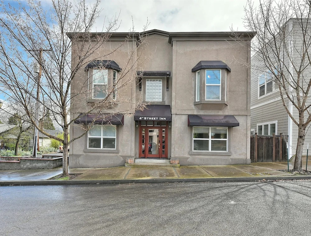 230 4th Street