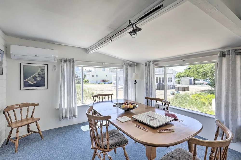 Plum Island Retreat ~ 1-block Walk to Beach!
