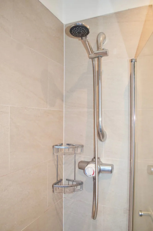 Spacious 2 Bedroom Apartment in Meadowbank