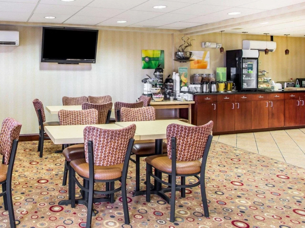 Hibiscus Inn & Suites