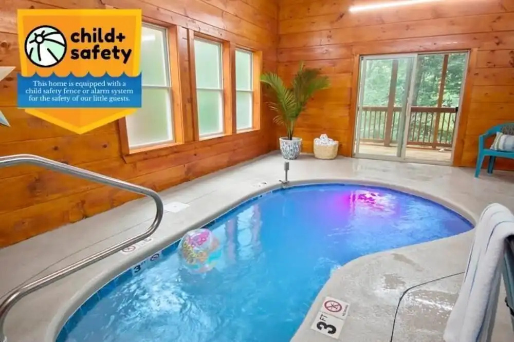 CR1 Huge Theater Indoor/outdoor Pools TV Wall Hot Tub Game Room