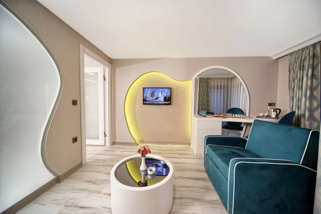 Demonti Hotel