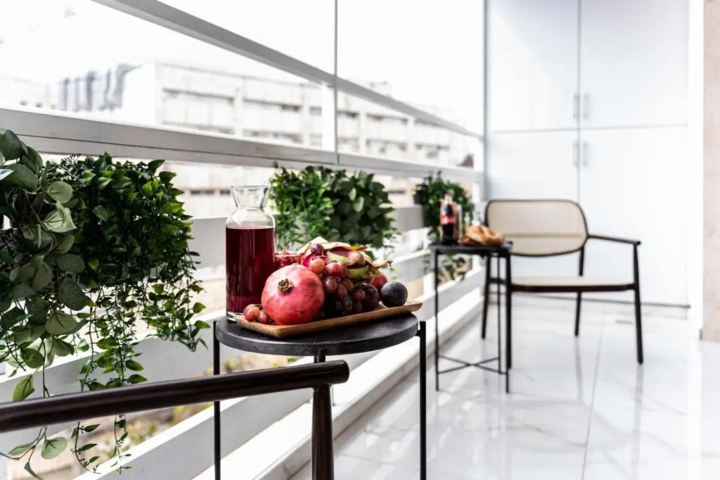 Renovated 2 BR with 2 BTH front Mamilla Mall