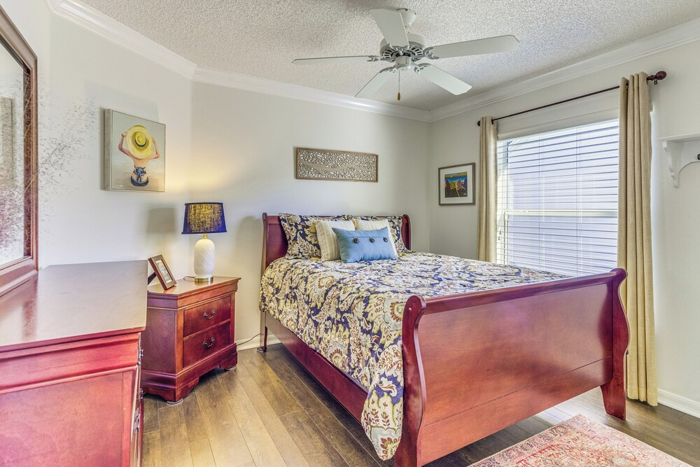 Near Golf Courses Home with Sunroom in The Villages