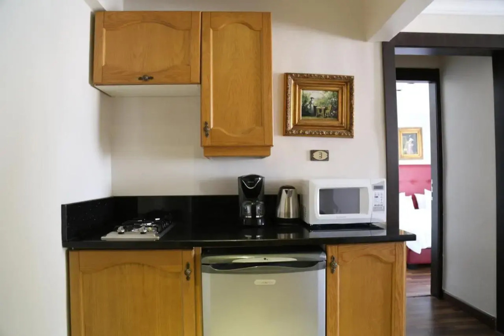 Gondola Hotel & Suites