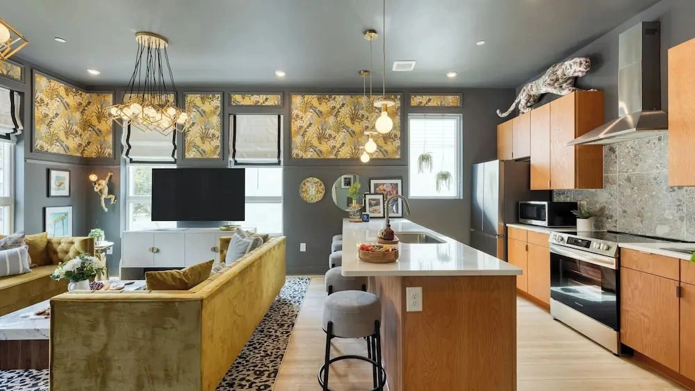 The Bloom House & Cosmic Cowgirl by Avantstay Sleeps 17 + 2 Units Gym + Rooftop + Skyline Views