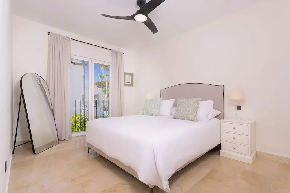 3 Bedroom, 3 Bathroom Beachside Apartment