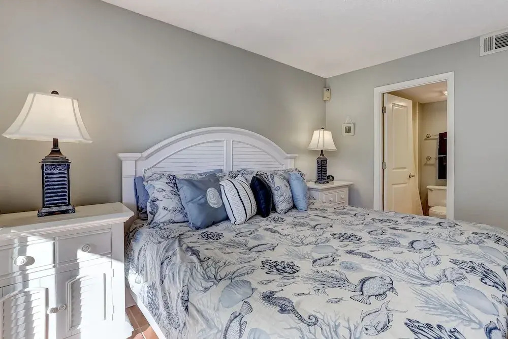 Pet Friendly 2 Bedroom Villa with Pool - Captains Court