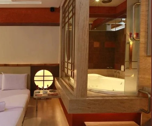 Dragon Motel (Только для взрослых)